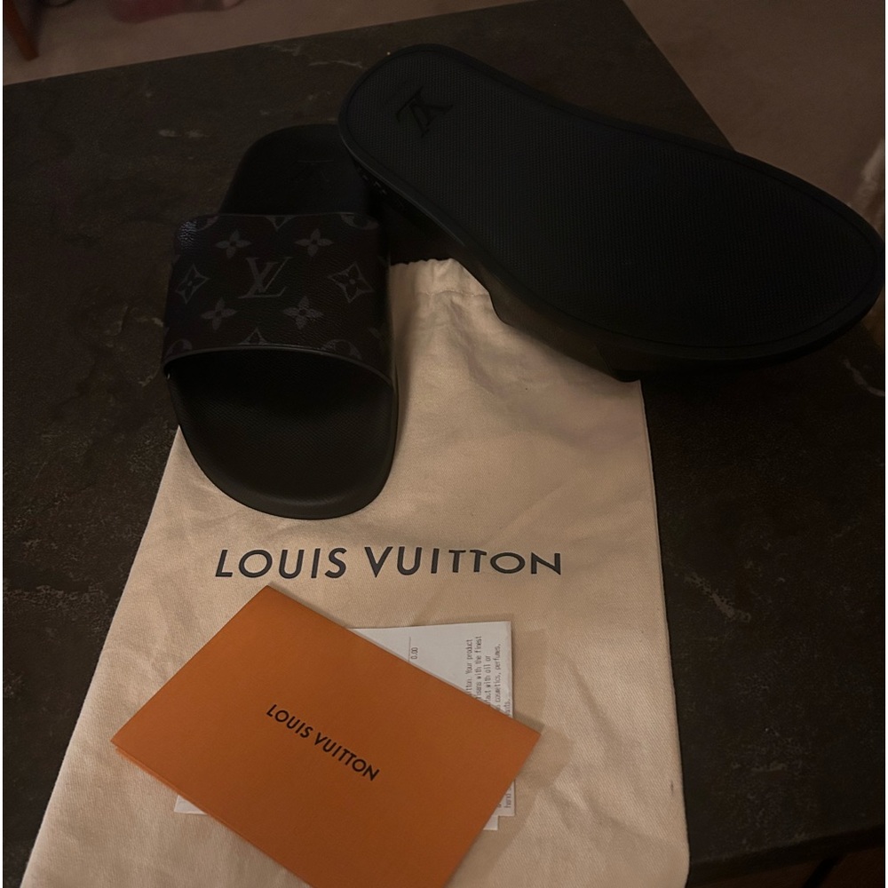 Brand new Louis Vuitton men’s slides